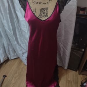 Oscar de La Renta night gown fuschia